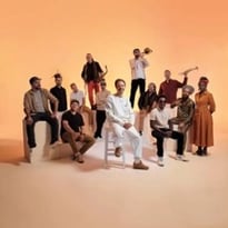 Danakil, Billie, Violet Indigo, Taalikimia, Vip is Life