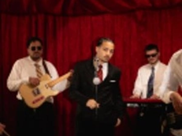 Théo Juice and The Sexy Music Live Band