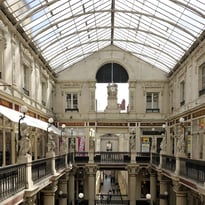 Concert de violoncelles au Passage Pommeraye !