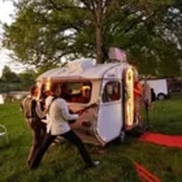 La Caravane JukBox et Les Frères Scopitone