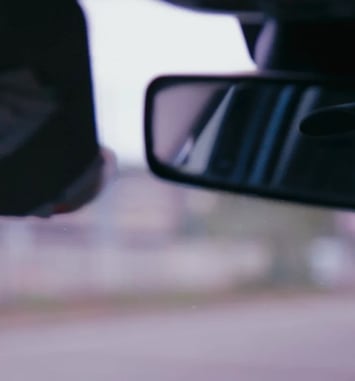 Juste un peu de soleil sur des capots de voiture (titre provisoire)