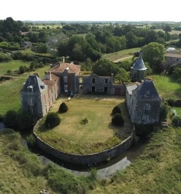 Visite guidée de la cour d'honneur