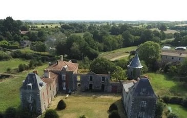 Visite guidée de la cour d'honneur