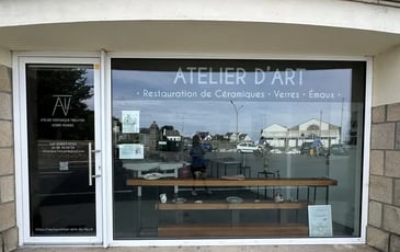 Visite d'un atelier de restauration d'objets d'art