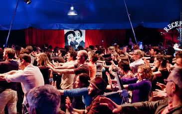 Le bal où l'on écoute la musique avec ses pieds