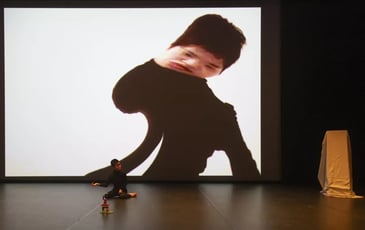 No Anger, Quasimodo aux miroirs