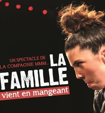 La famille vient en mangeant