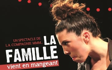 La famille vient en mangeant
