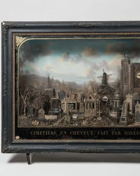 De l’œuvre « Cimetière en cheveux »