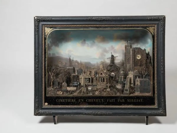 De l’œuvre « Cimetière en cheveux »