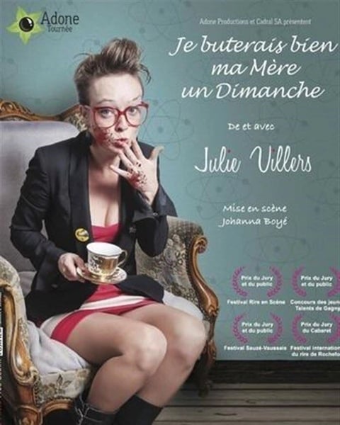 Julie Villers dans Je buterais bien ma mère un dimanche