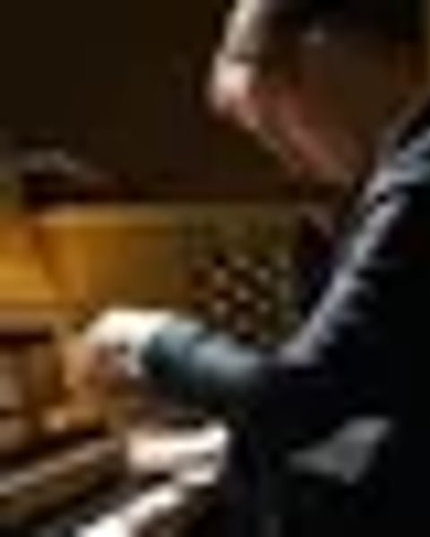 Thibault Fajoles, titulaire adjoint du Grand orgue Notre-Dame-de-Paris